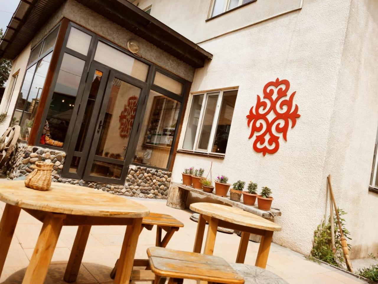 Silkroad Guesthouse Bishkek Exterior photo
